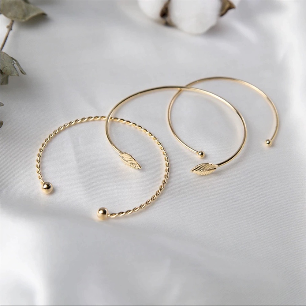 ‼️ 5 for $25 ‼️Set of 3 Golden Boho Bracelets - Picture 2 of 4